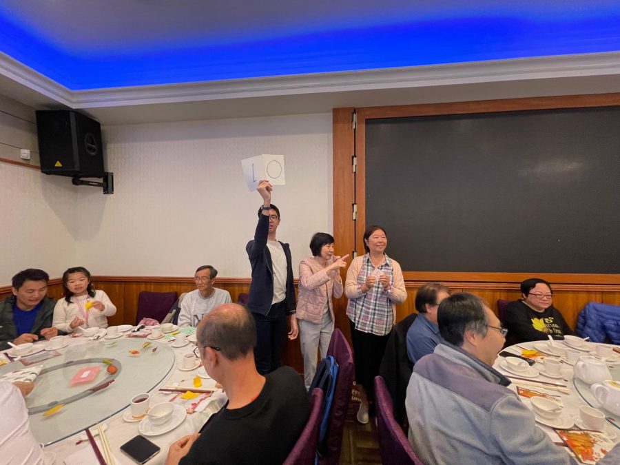 Lucky draw at the Mid-Autumn Festival thanksgiving dinner